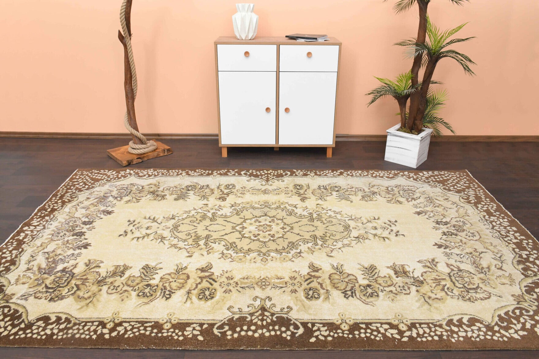 Vintage Oriental Area Rug in wool – 1970s piece from Anatolia, Turkey | Fame Rugs