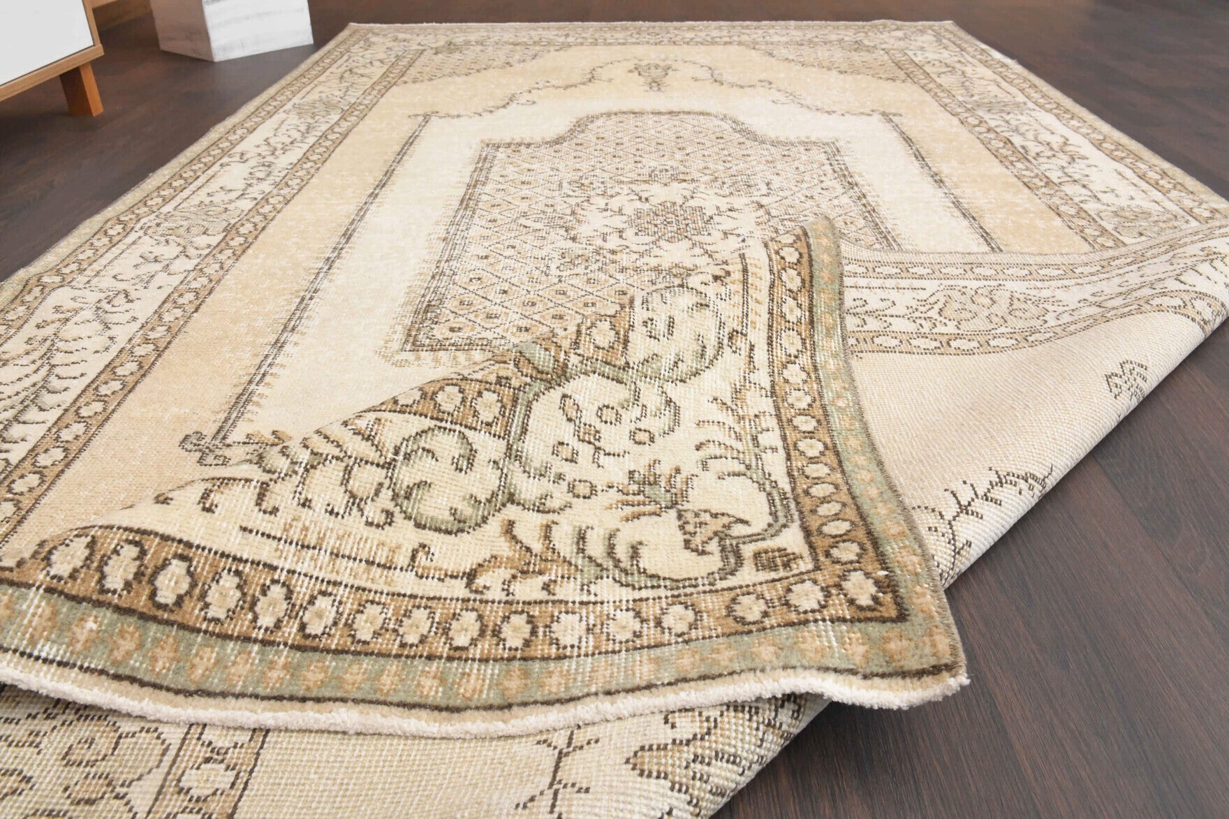Ecenaz – vintage oriental rug for living room or bedroom, 5'2" x 9'7" (158x291 cm)