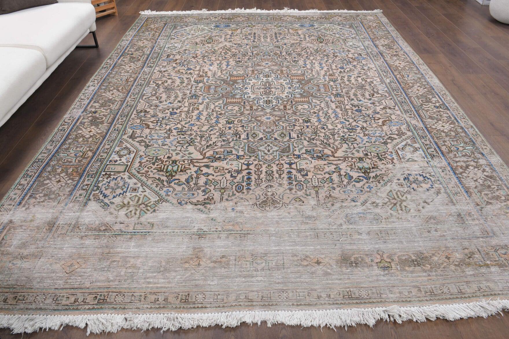 Authentic Persian vintage area rug (1970s) with oriental design – one-of-a-kind at Fame Rugs