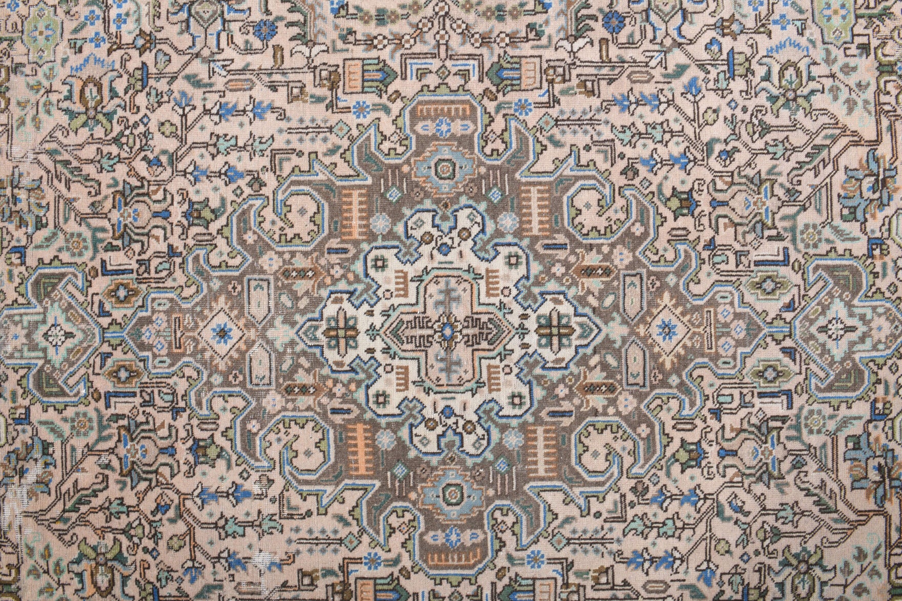 Handmade wool rug from the Persian region – Persian Vintage Large Area Rug 8'2" x 11'4"