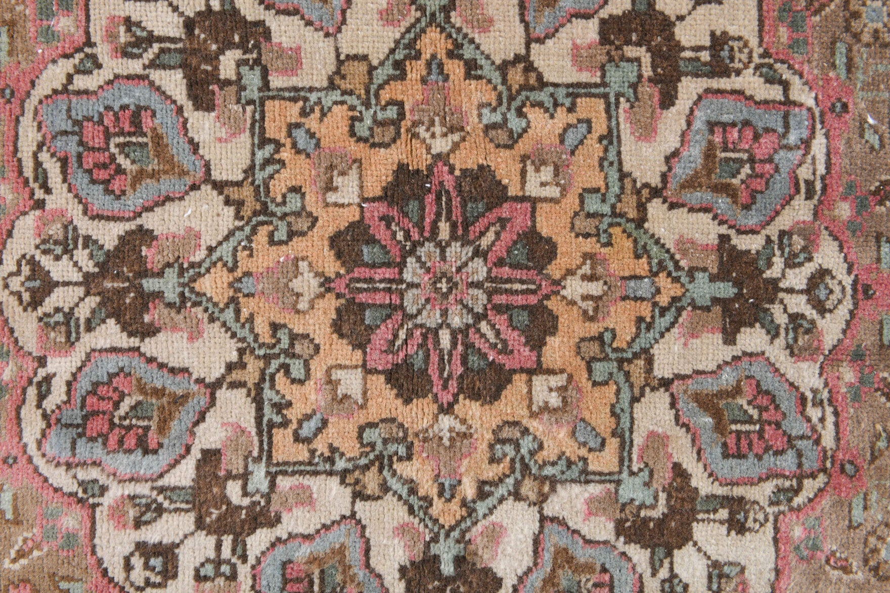 232x322 cm vintage Persian area rug – Philochoria, low pile, wool