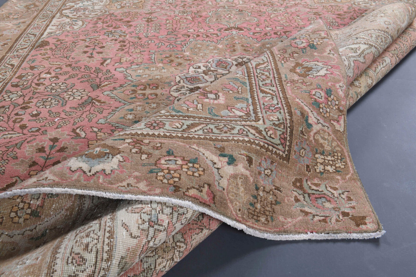 Authentic Persian vintage area rug (1970s) with oriental design – one-of-a-kind at Fame Rugs
