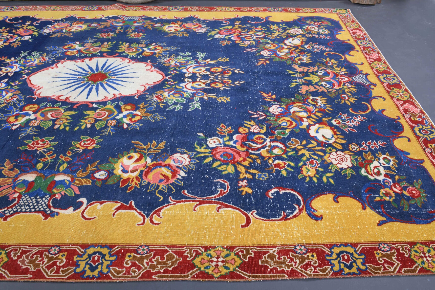 285x447 cm vintage Anatolian area rug – Phemesthene, low pile, wool