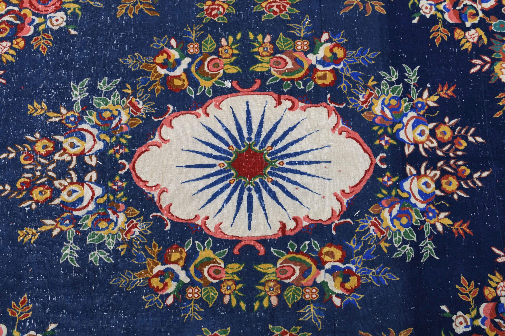 Authentic Anatolian vintage area rug (1970s) with medallion design – one-of-a-kind at Fame Rugs