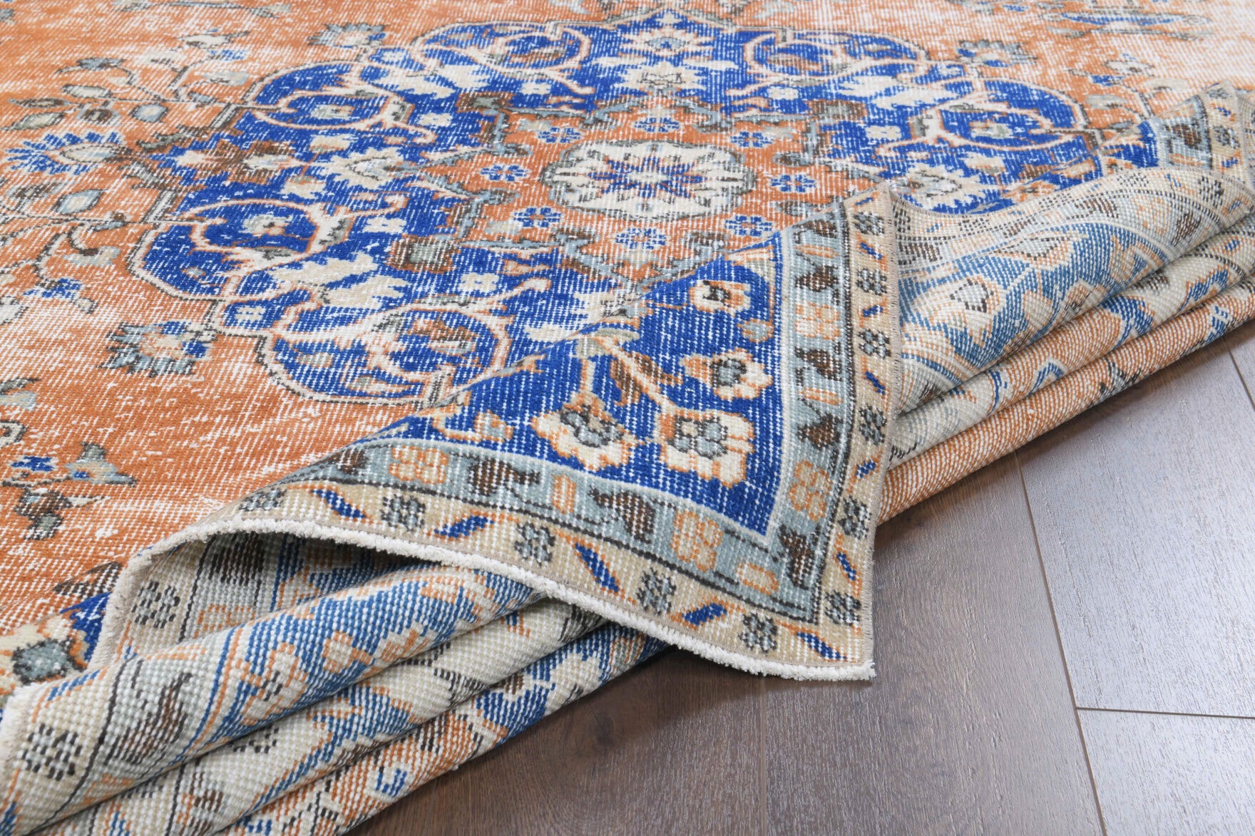 Authentic Persian vintage area rug (1970s) with oriental design – one-of-a-kind at Fame Rugs