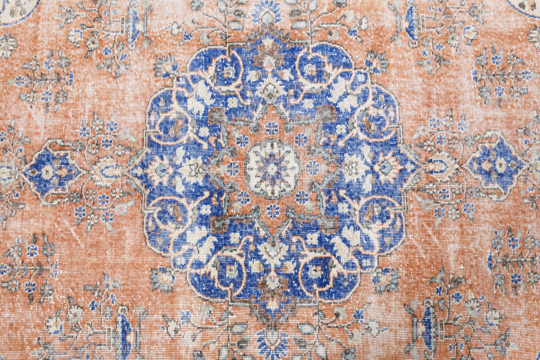 Handmade wool rug from the Persian region – Persian Medallion Vintage Oversized Area Rug 8'4" x 11'5"