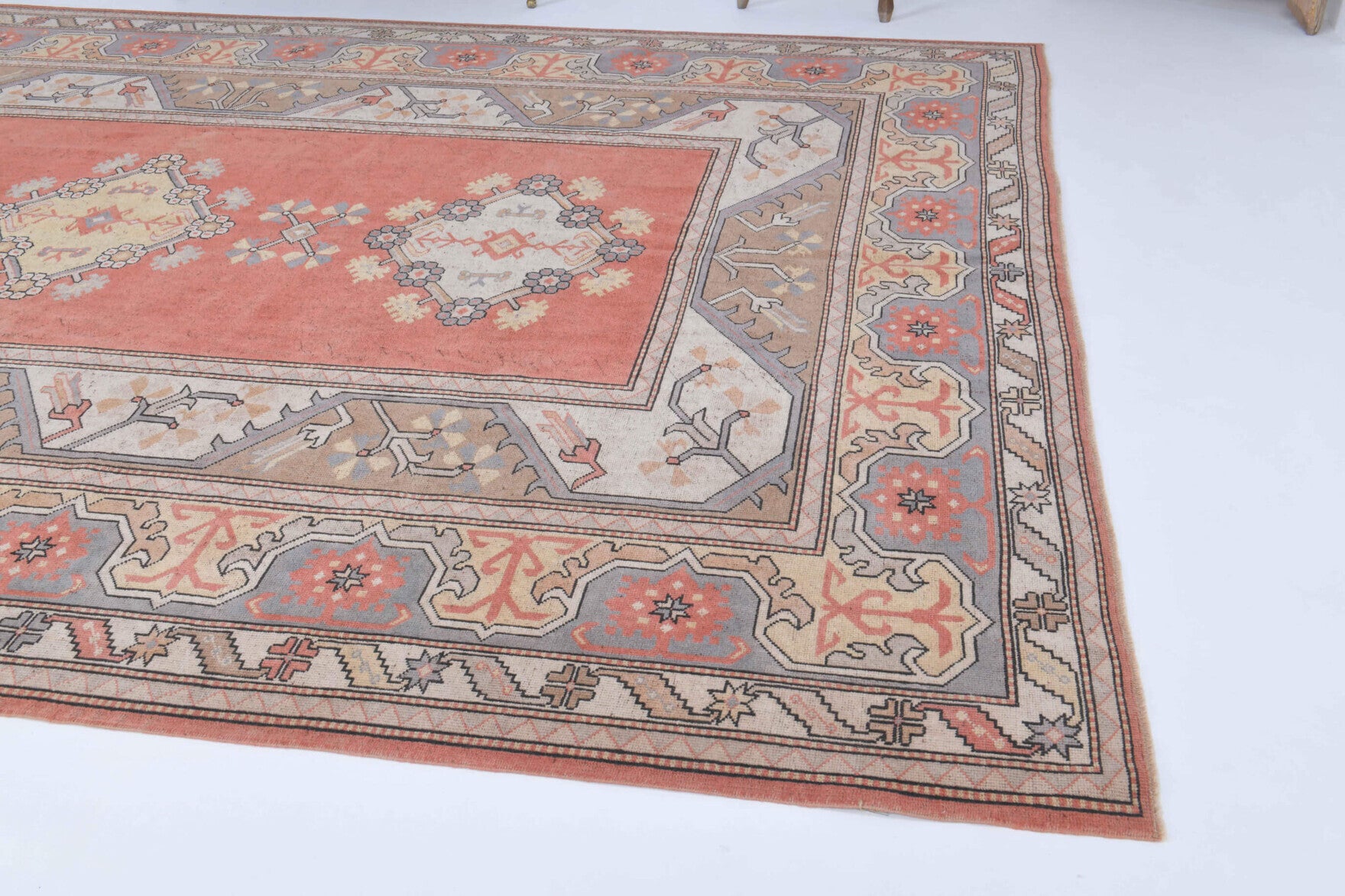 259x351 cm vintage Turkish area rug – Phemephaessa, low pile, wool