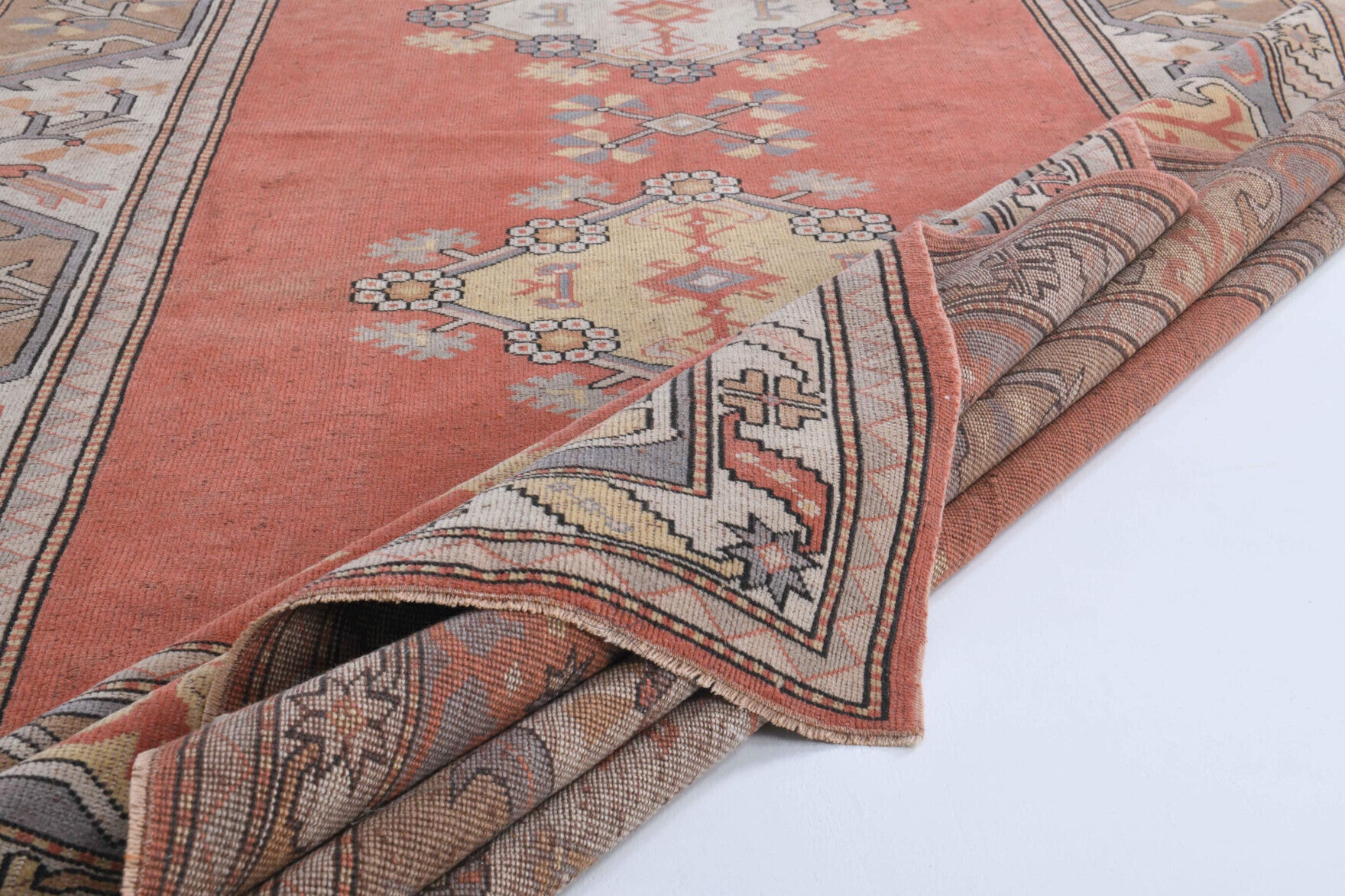 Hand-crafted Turkish vintage rug Phemephaessa in wool, 1970s