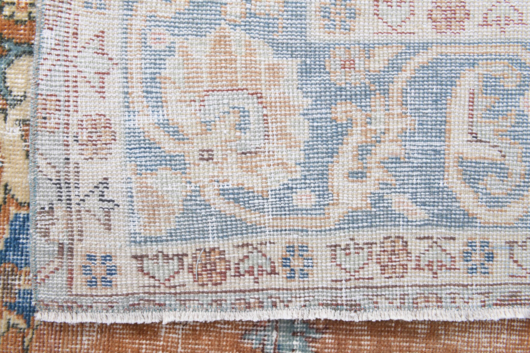 Phaenaura – vintage oriental and medallion rug for living room or bedroom, 7'9" x 10'9" (235x327 cm)