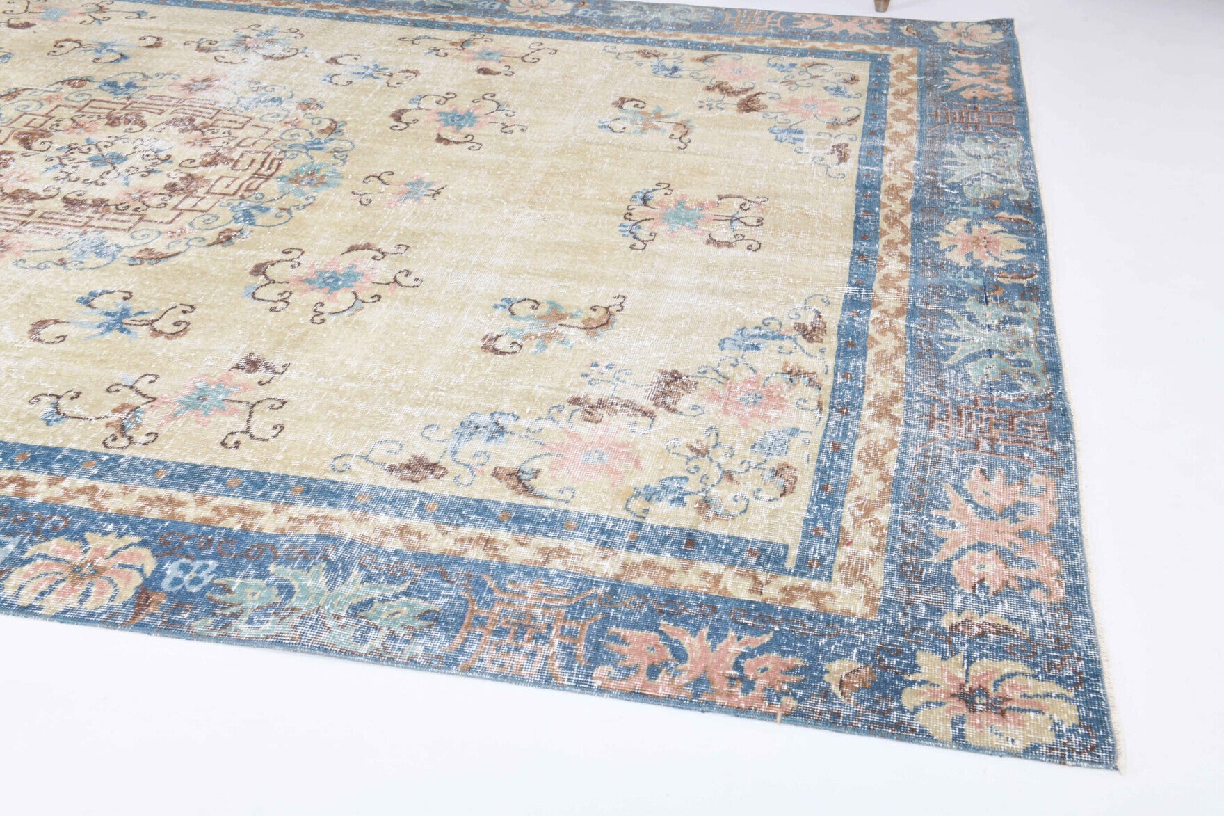 230x340 cm vintage Anatolian area rug – Petromira, low pile, wool