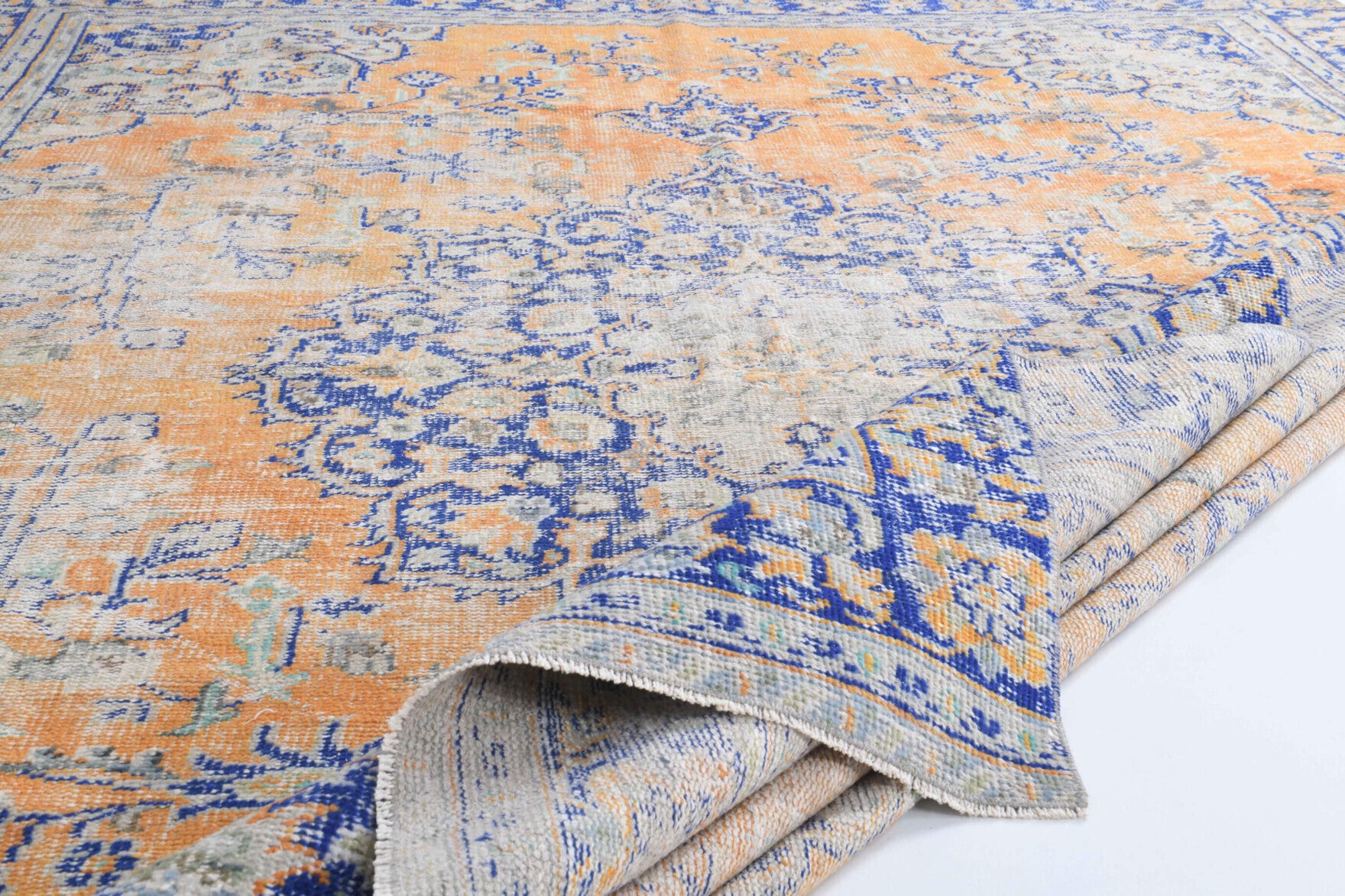 Hand-crafted Anatolian vintage rug Petrolyra in wool, 1970s