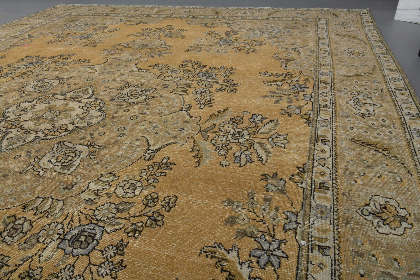 293x381 cm vintage Persian area rug – Hippodora, low pile, wool