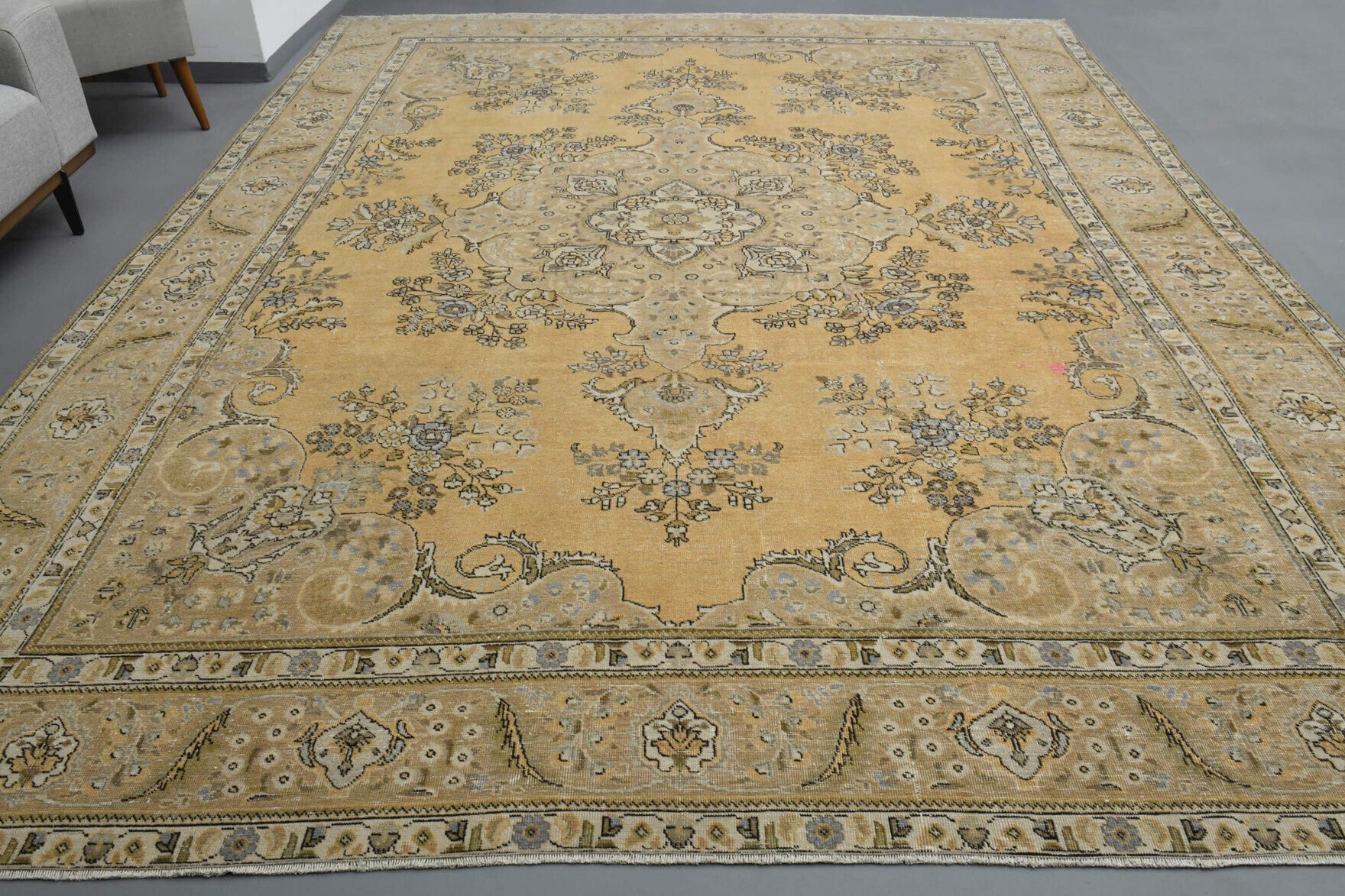 Hand-crafted Persian vintage rug Hippodora in wool, 1970s