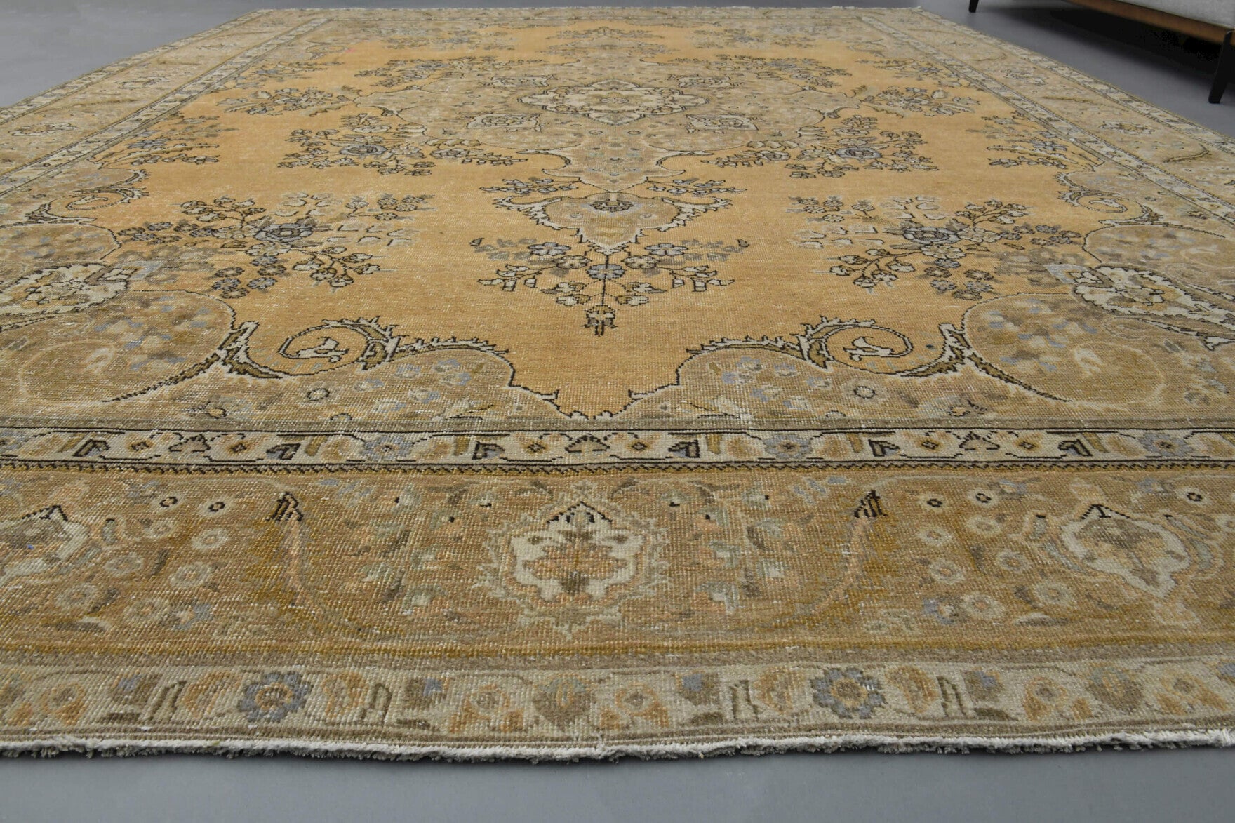 Persian Oriental Vintage Oversize Rug in wool – 1970s piece from the Persian region | Fame Rugs