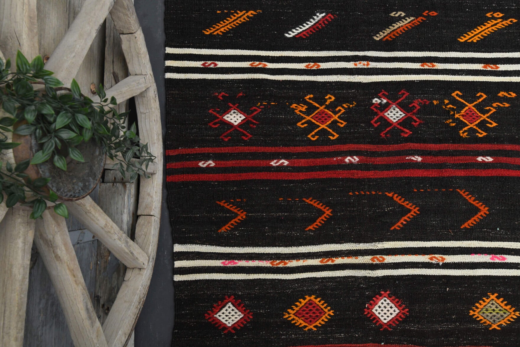 Handwoven flatweave wool kilim from Anatolia, Turkey – Ikat Kilim 8'5" x 12'10"