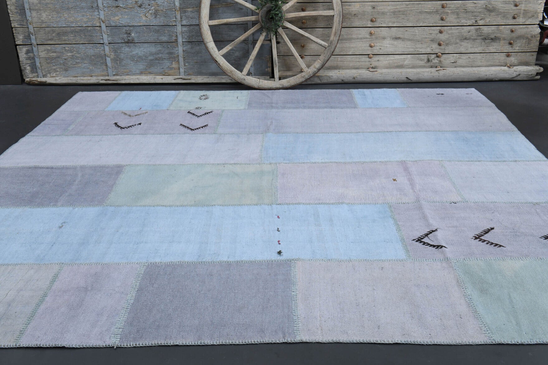 Efsunur rug: 1980s handmade Anatolian rug with solid motifs and fabric backing