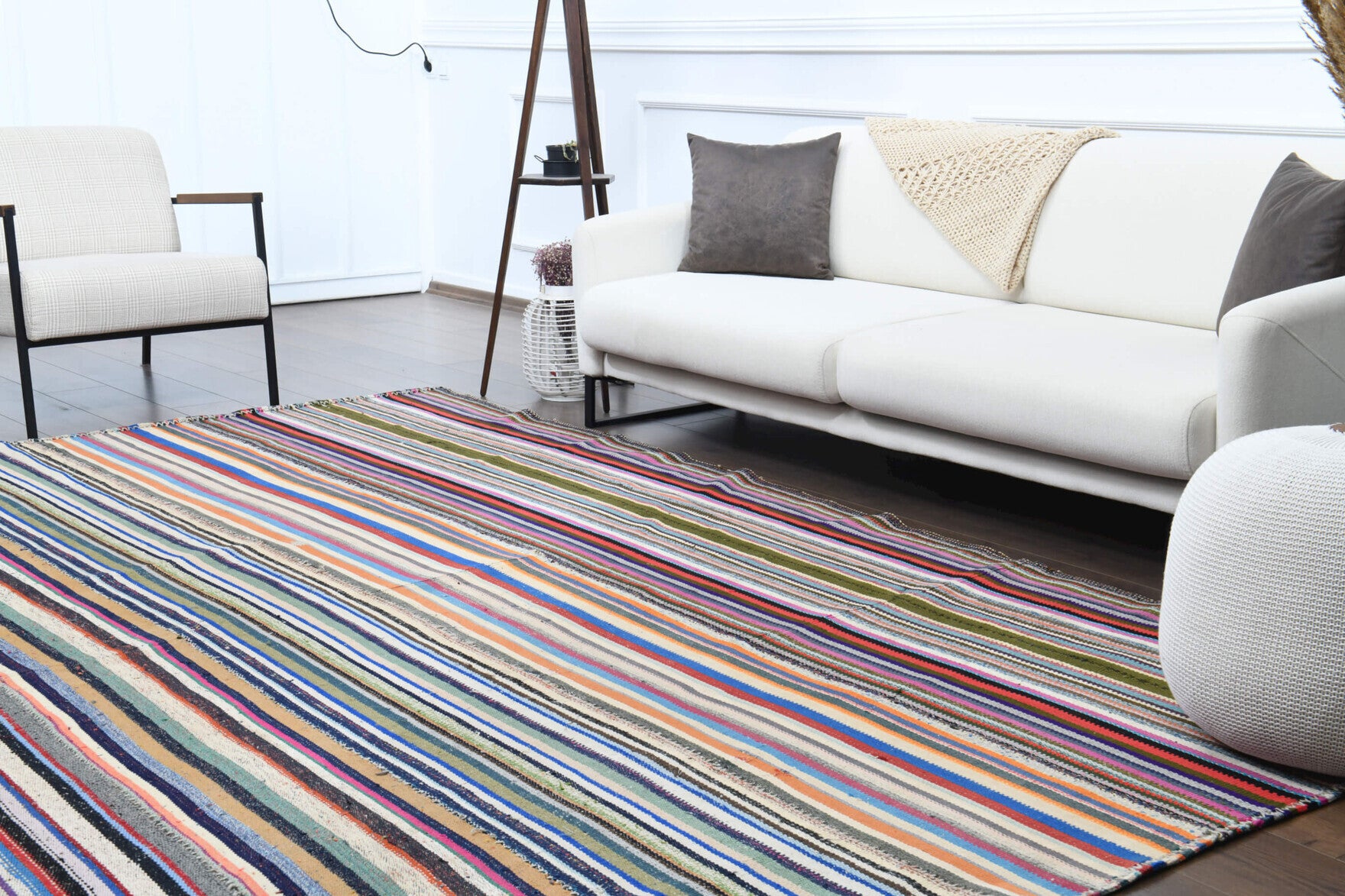 Hand-crafted Anatolian vintage kilim Zeytinperver in wool, 1960s