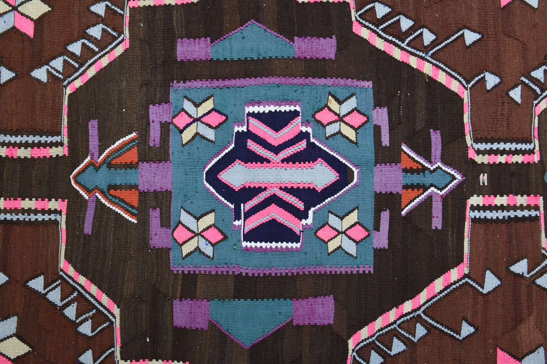 Authentic Anatolian vintage kilim rug (1960s) with oriental design – one-of-a-kind at Fame Rugs