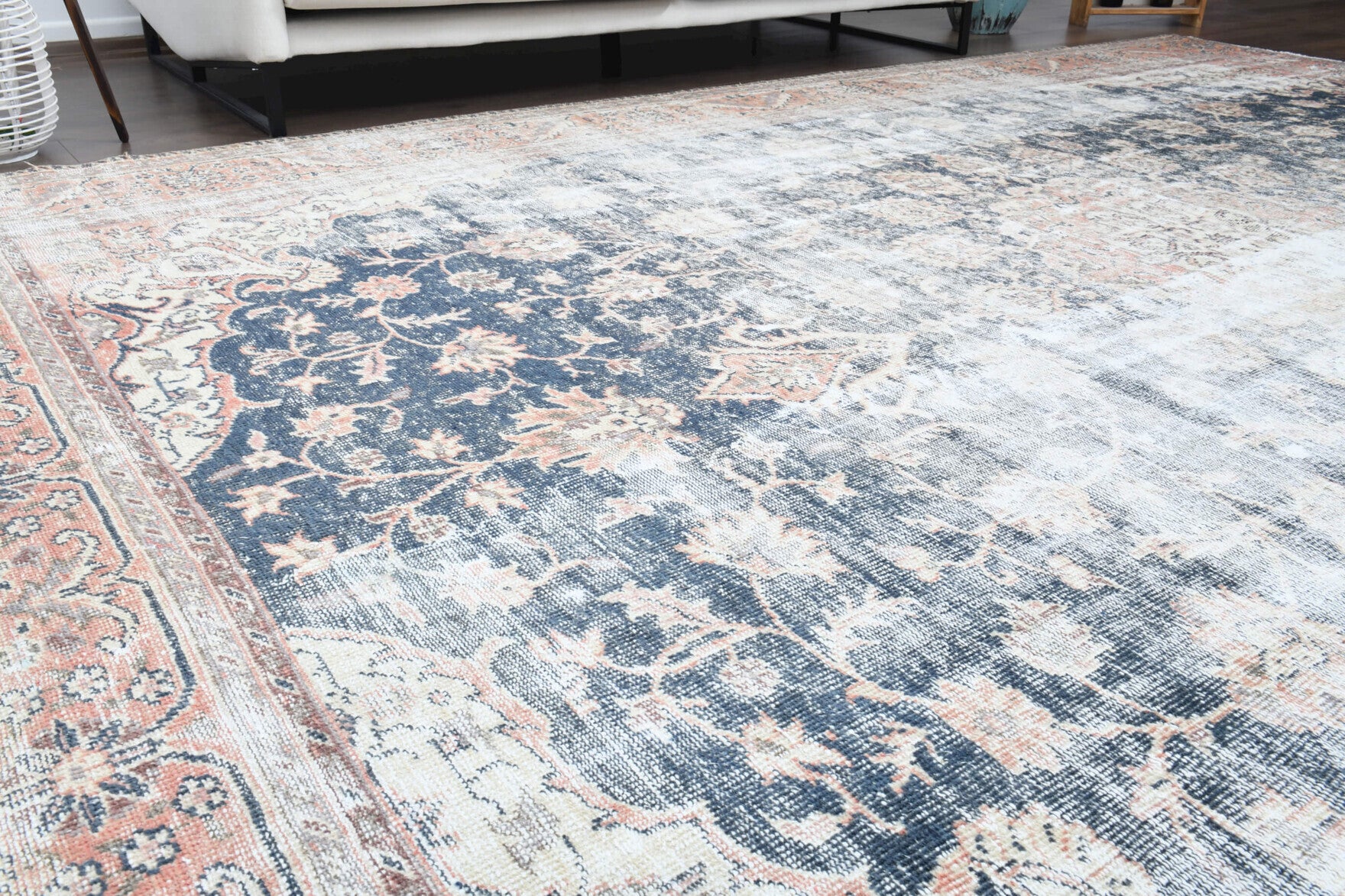 Mahgun – vintage oriental rug for living room or bedroom, 9'5" x 12'2" (287x370 cm)