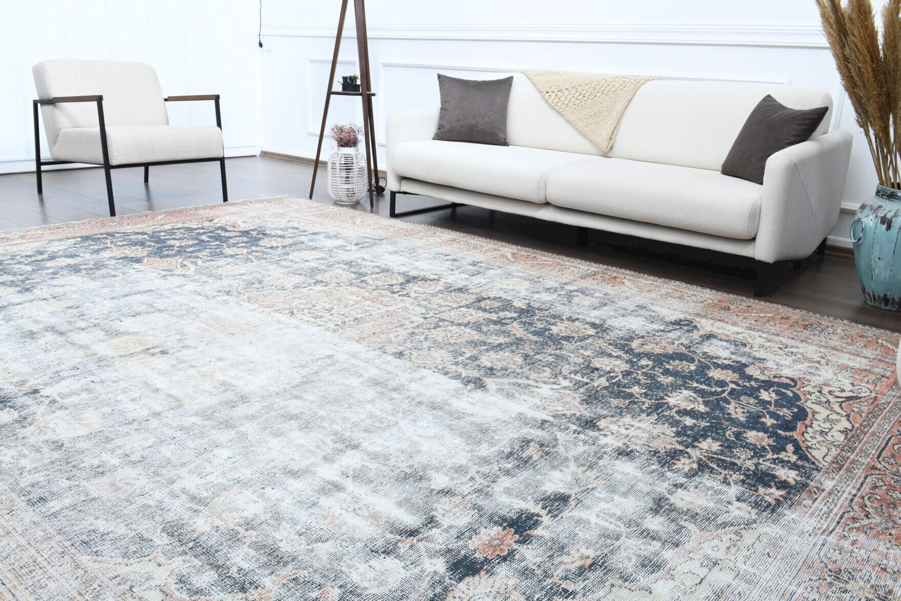 Hand-crafted Anatolian distressed vintage rug Mahgun in wool, 1960s