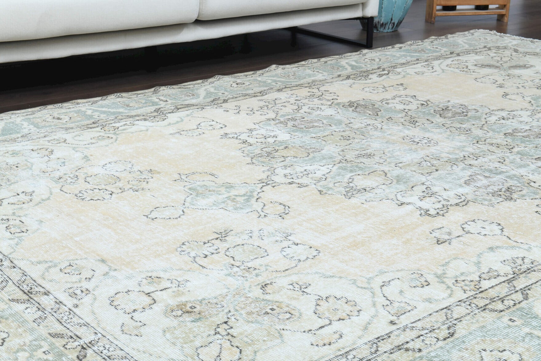 Authentic Anatolian vintage area rug (1970s) with oriental design – one-of-a-kind at Fame Rugs