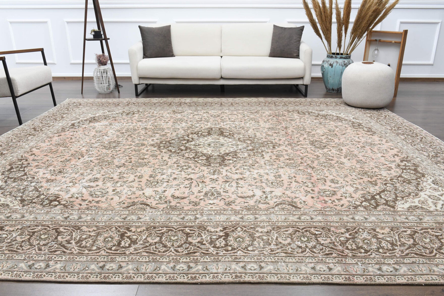 Perge rug: 1970s handmade Persian rug with oriental motifs and cotton backing