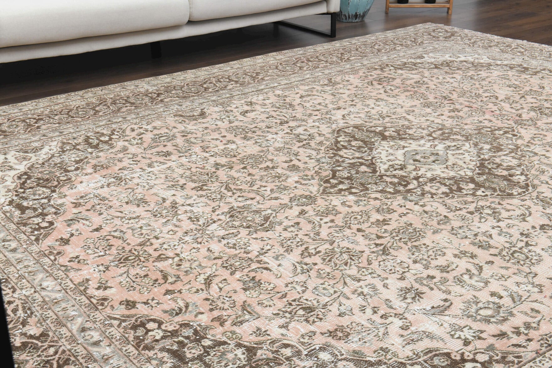 Authentic Persian vintage area rug (1970s) with oriental design – one-of-a-kind at Fame Rugs
