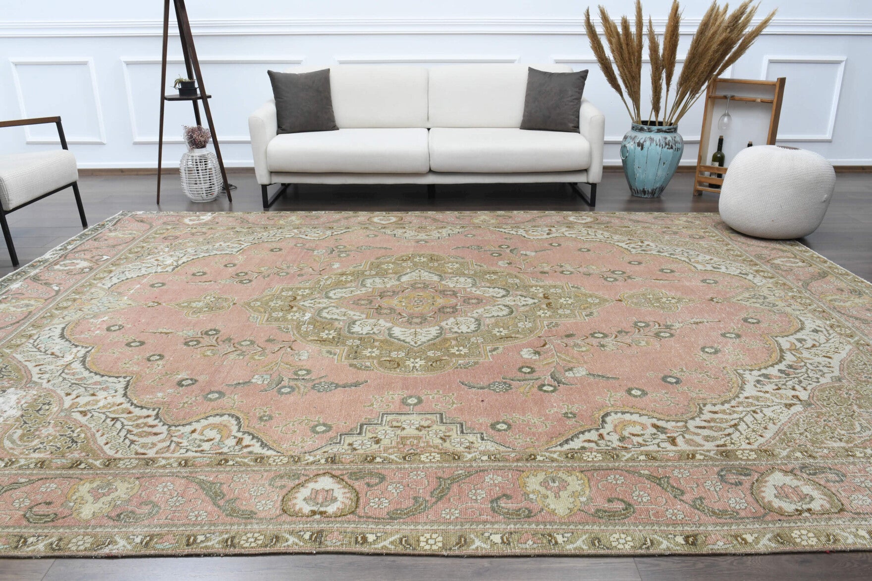 Naiaphrosyne rug: 1970s handmade Persian rug with oriental motifs and cotton backing