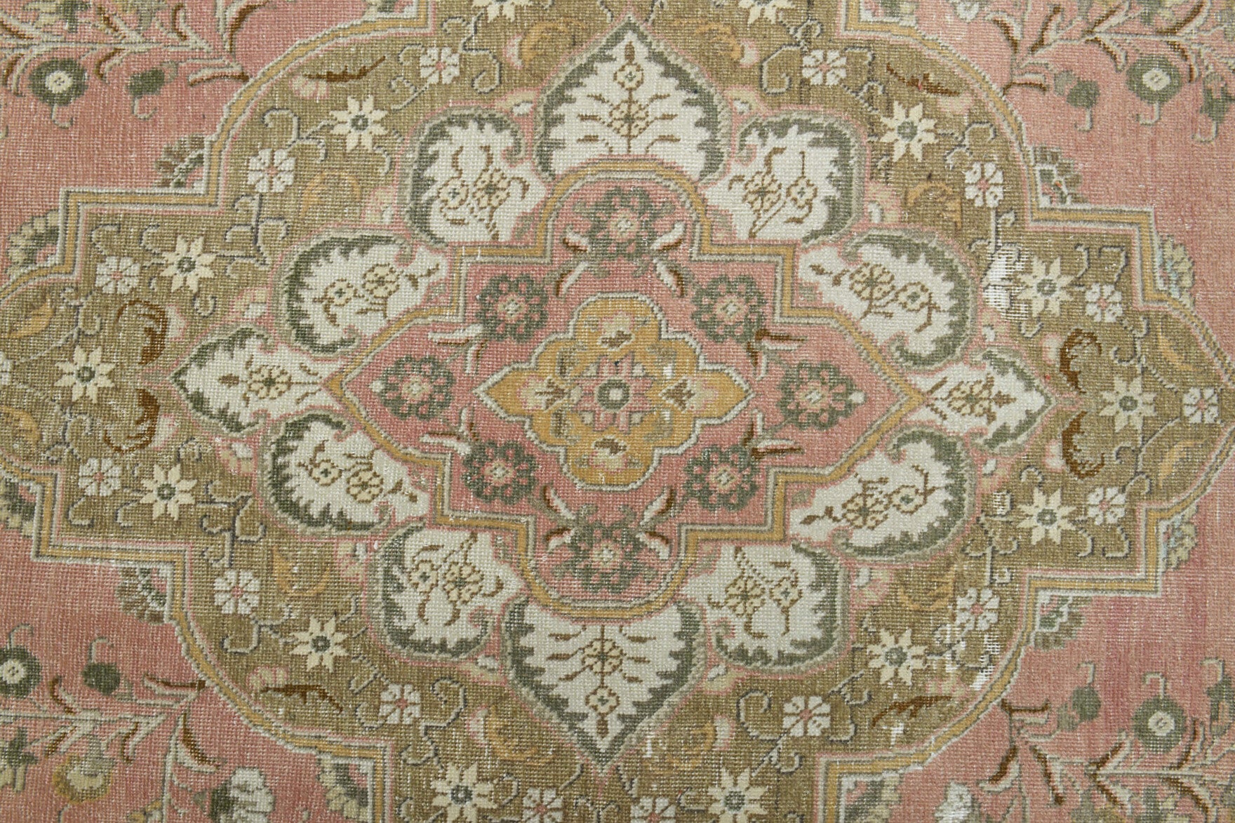 Naiaphrosyne – vintage oriental rug for living room or bedroom, 9'3" x 12'1" (281x368 cm)