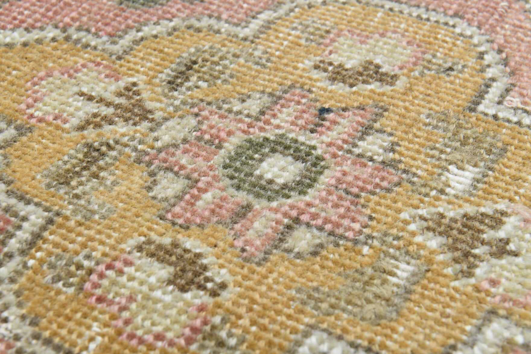 Hand-crafted Persian vintage rug Naiaphrosyne in wool, 1970s