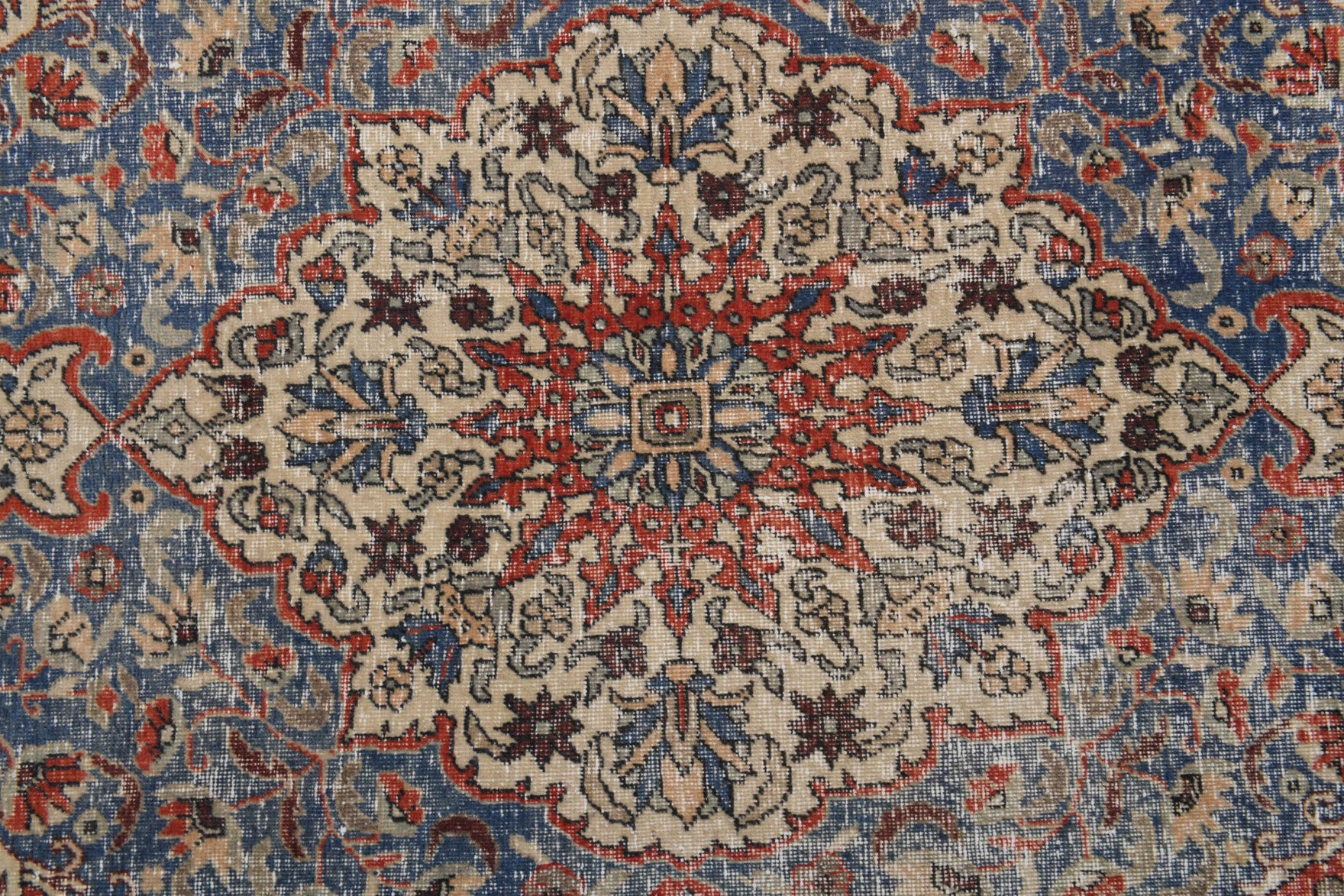 Authentic Persian vintage area rug (1960s) with oriental design – one-of-a-kind at Fame Rugs