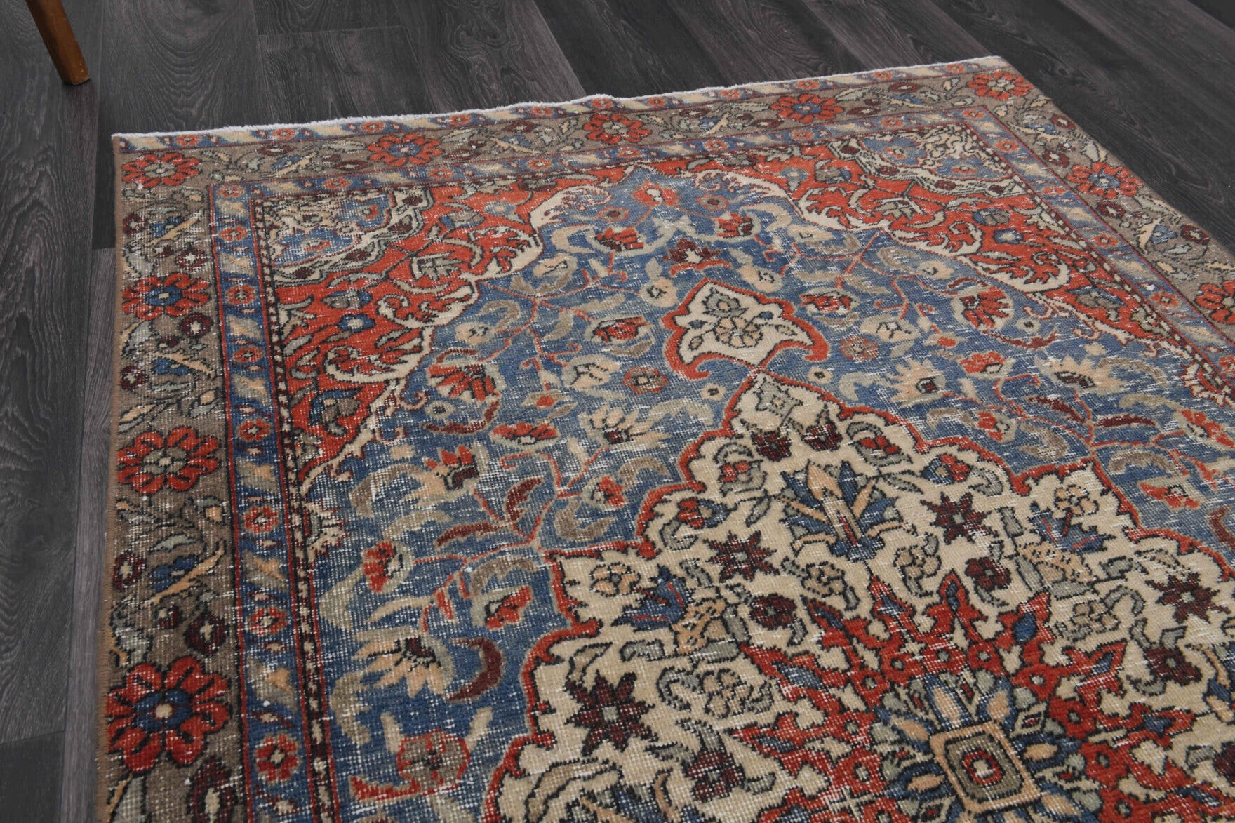 Handmade wool rug from the Persian region – Persian Small Area Rug 1960s 3'10" x 6'9"