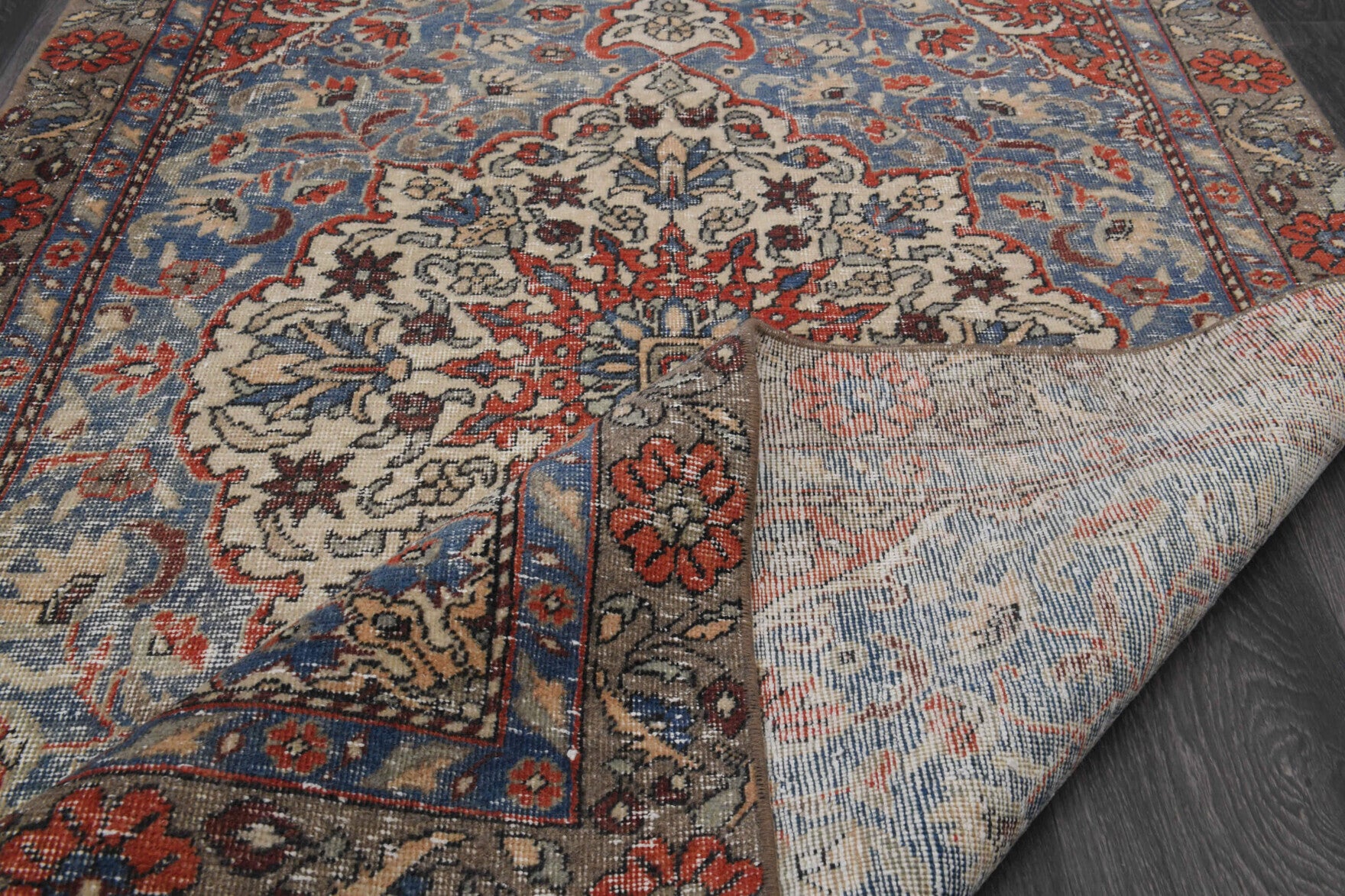 Akikbike – vintage oriental rug for living room or bedroom, 3'10" x 6'9" (117x206 cm)