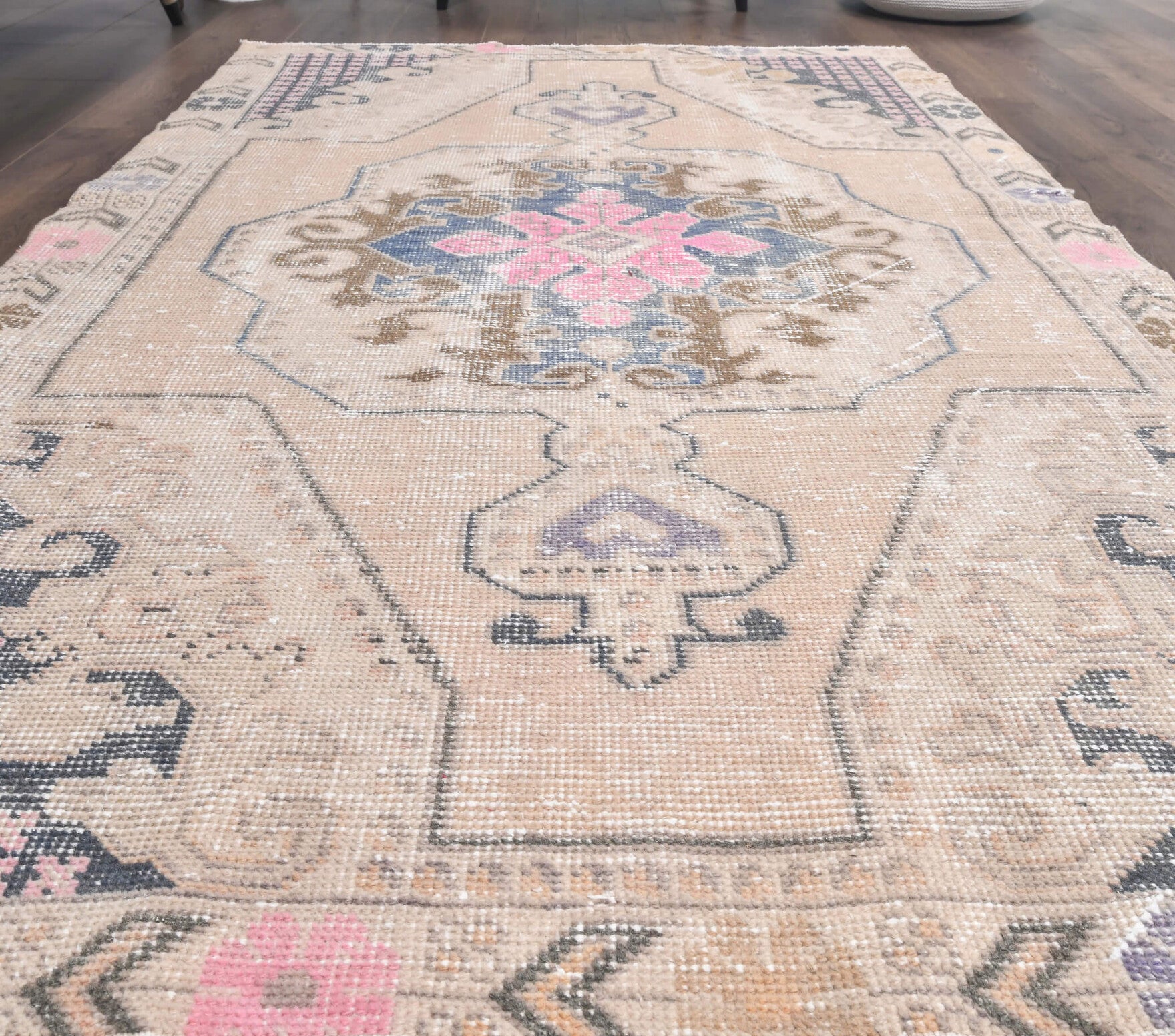 128x202 cm vintage Anatolian area rug – Nevbahar, low pile, wool
