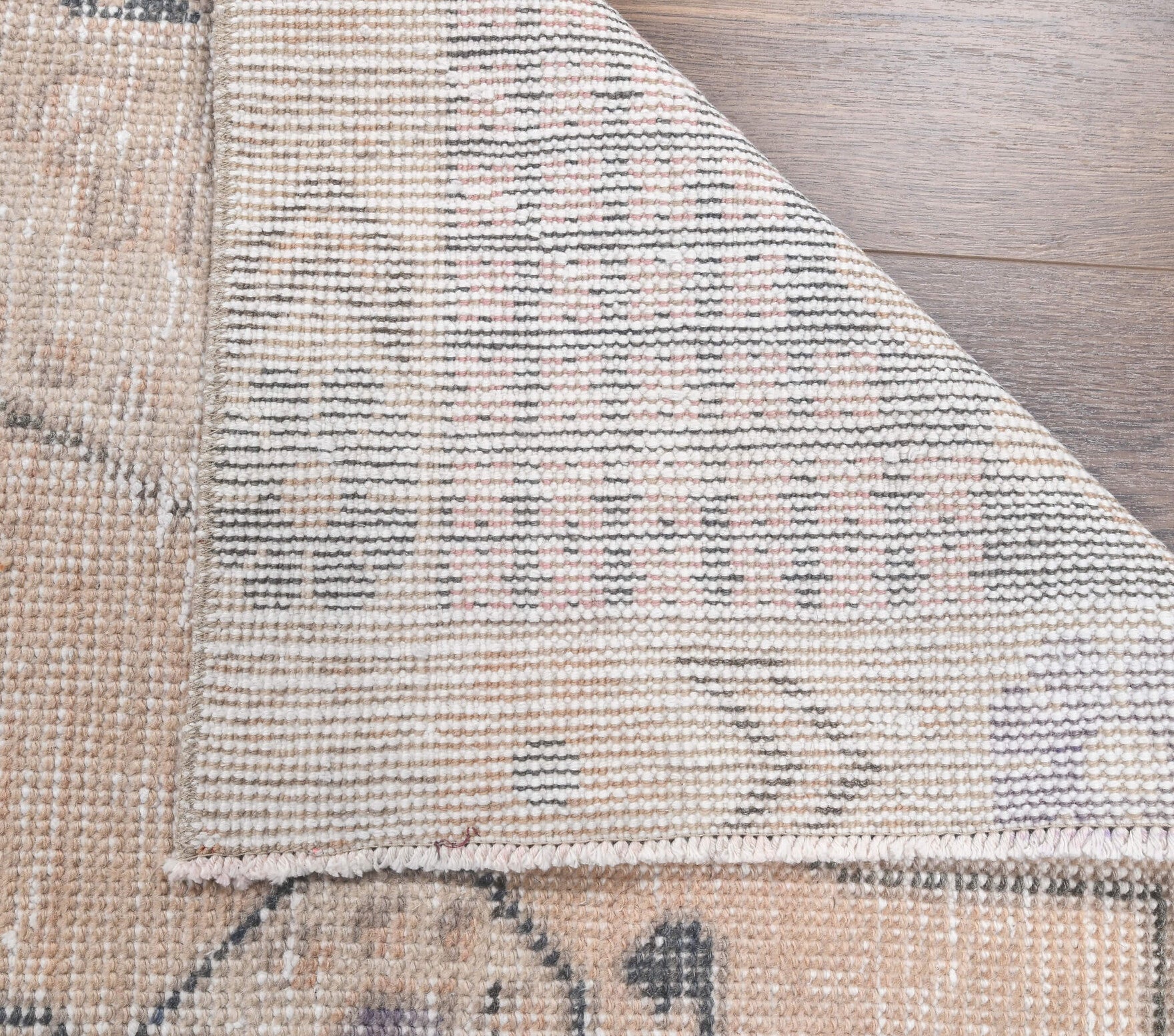 Authentic Anatolian vintage area rug (1970s) with oriental design – one-of-a-kind at Fame Rugs