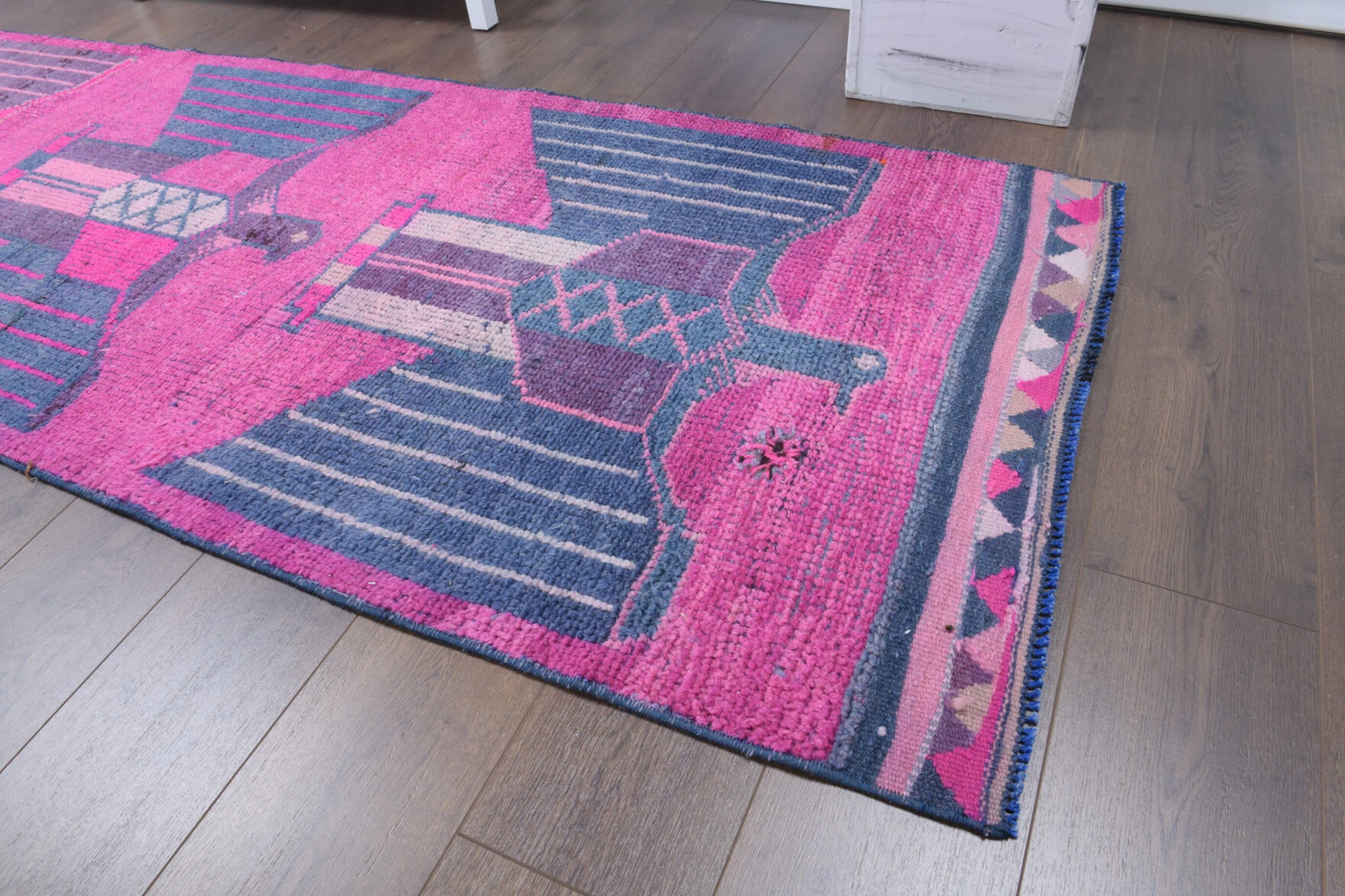 93x332 cm vintage Anatolian runner rug – Hippopelia, low pile, wool