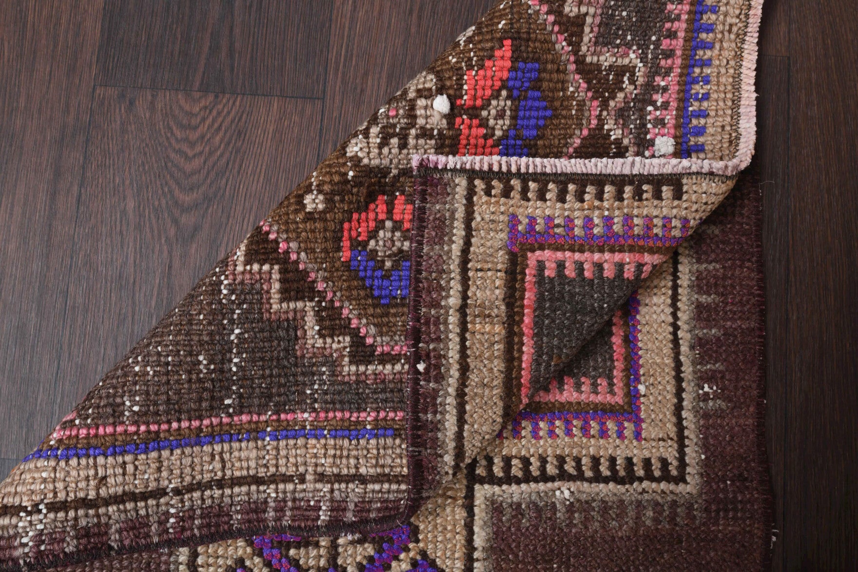 Authentic Anatolian vintage runner rug (1970s) with oriental design – one-of-a-kind at Fame Rugs