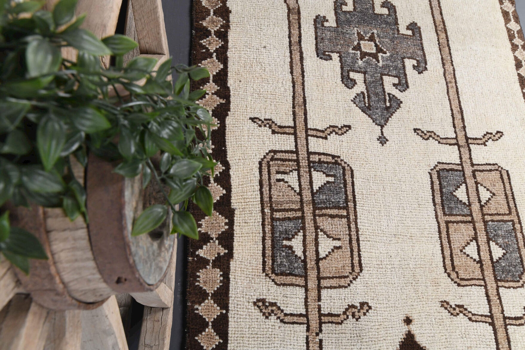 Handmade wool runner from Anatolia, Turkey – Vintage Oushak Runner Rug 3'11" x 10'4"