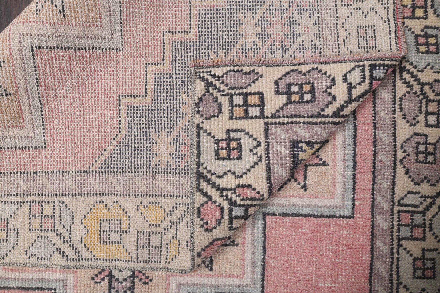 Authentic Anatolian vintage runner rug (1970s) with oriental design – one-of-a-kind at Fame Rugs