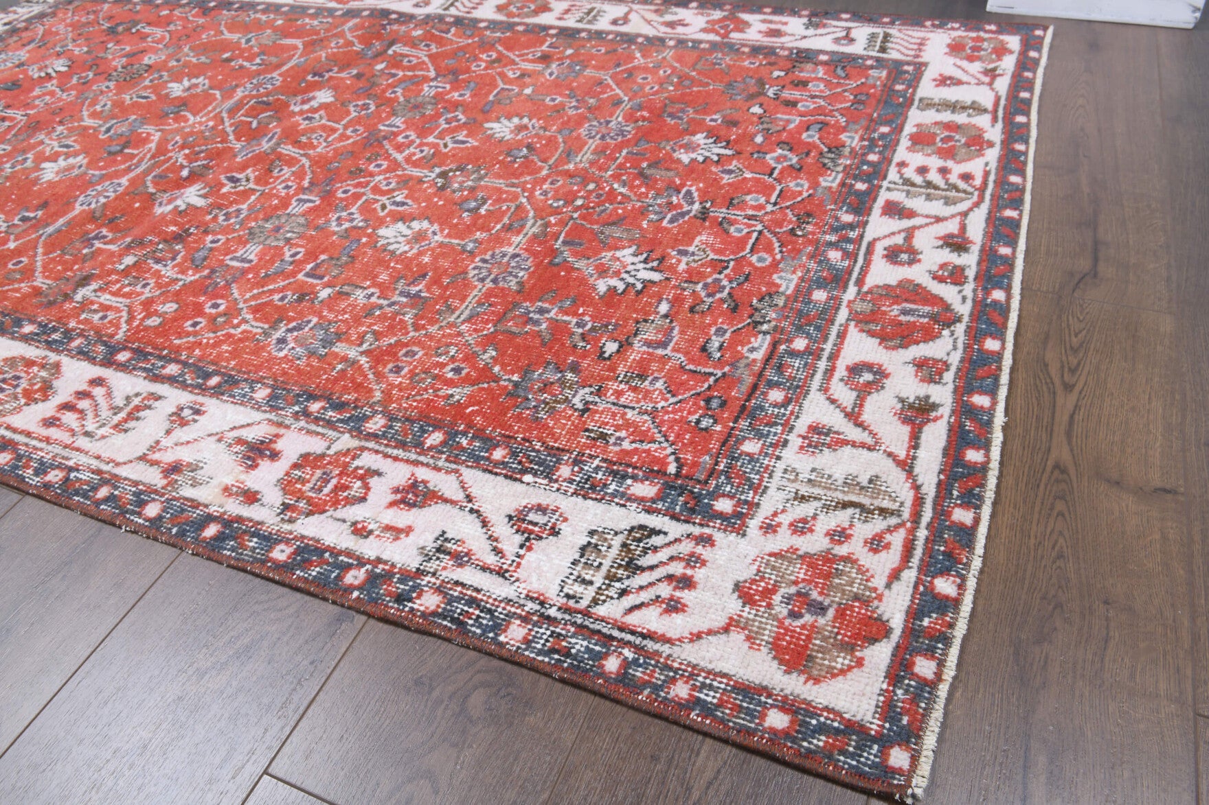 123x204 cm vintage Anatolian area rug – Terpsisela, low pile, wool