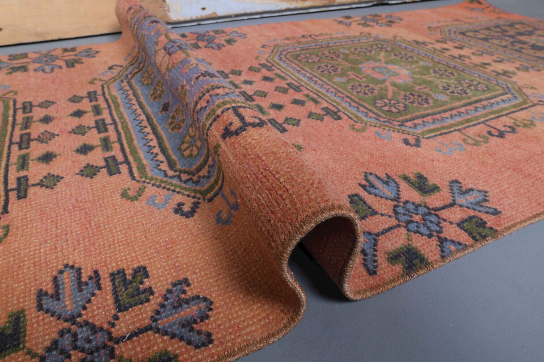 Handmade wool runner from Anatolia, Turkey – Vintage Oushak Runner Rug 2'11" x 8'10"