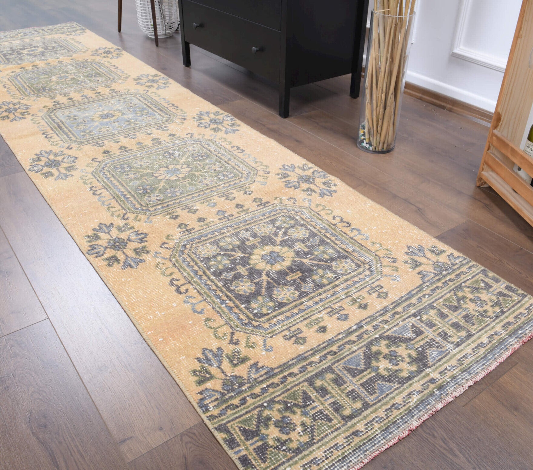 Ketengonca – vintage floral runner for living room or hallway, 2'8" x 11'4" (82x345 cm)