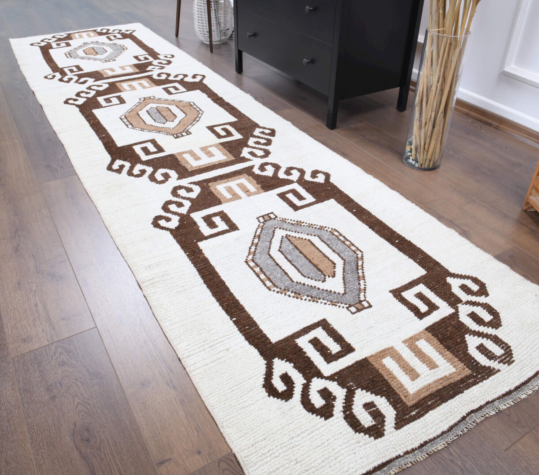 Kelebeksultan – vintage tribal runner for living room or hallway, 2'11" x 11'6" (90x350 cm)