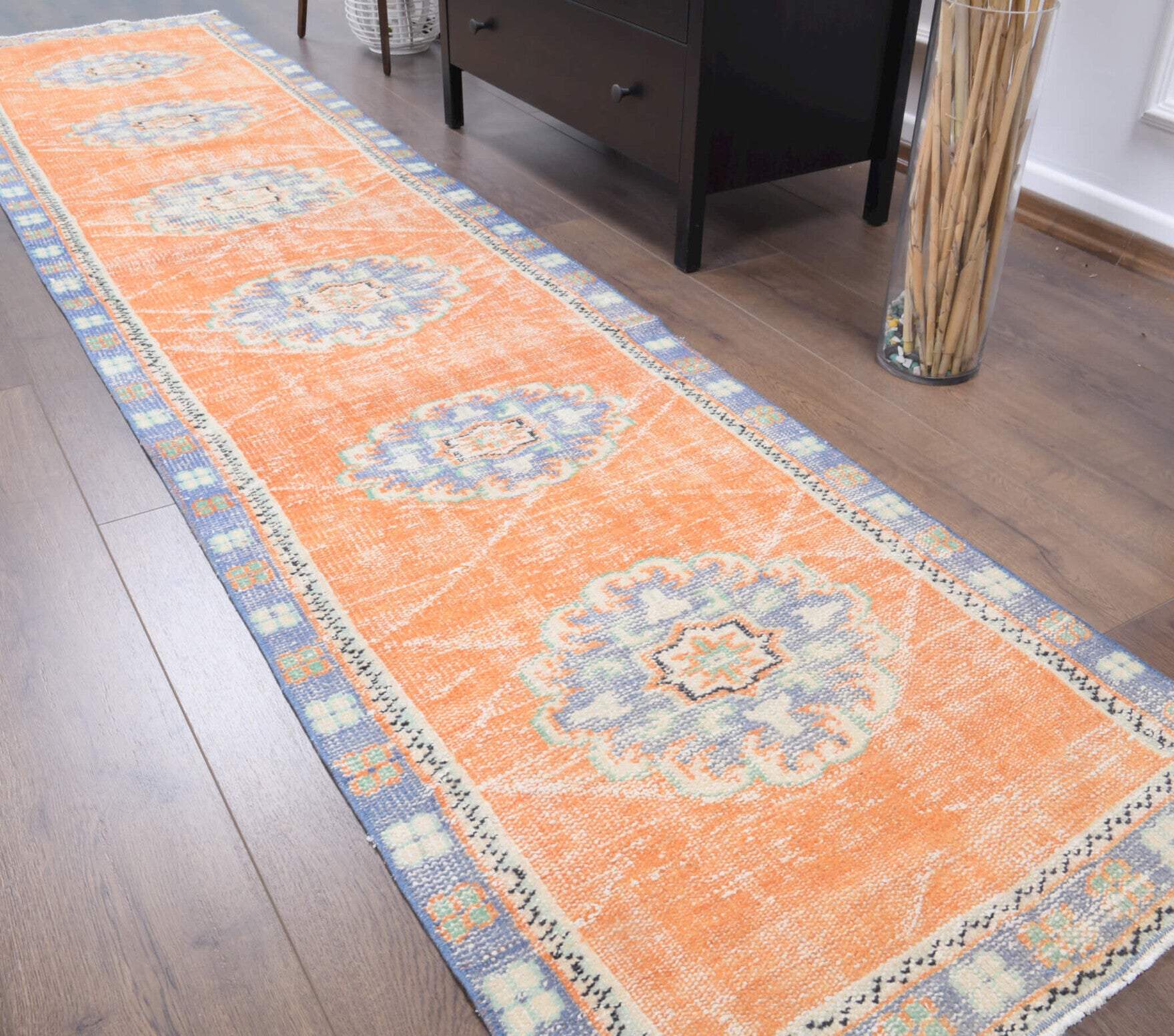 Karanfilefruz – vintage oriental runner for living room or hallway, 2'6" x 10'8" (77x325 cm)