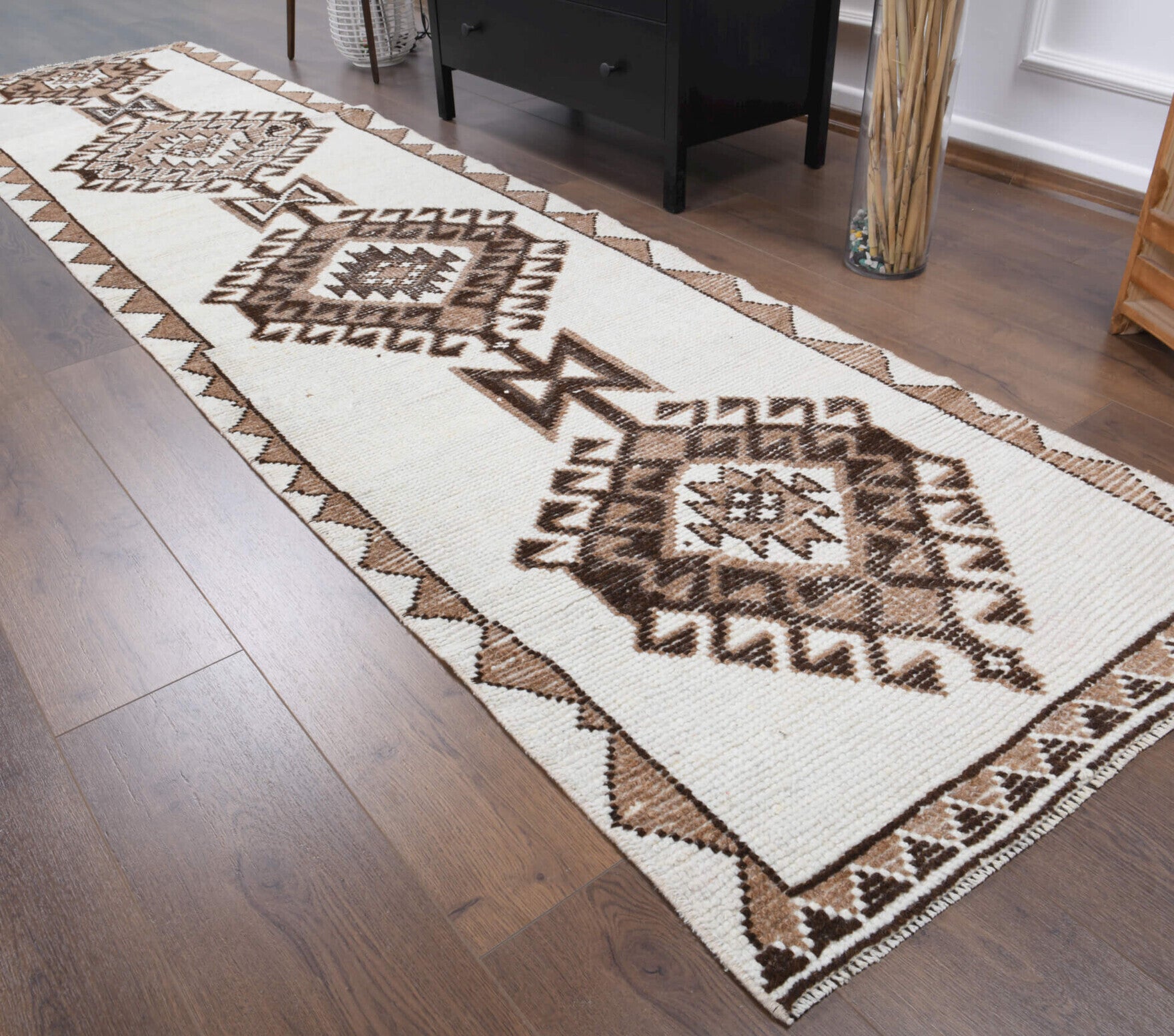 Iremgul – vintage oriental runner for living room or hallway, 2'9" x 11'4" (84x346 cm)