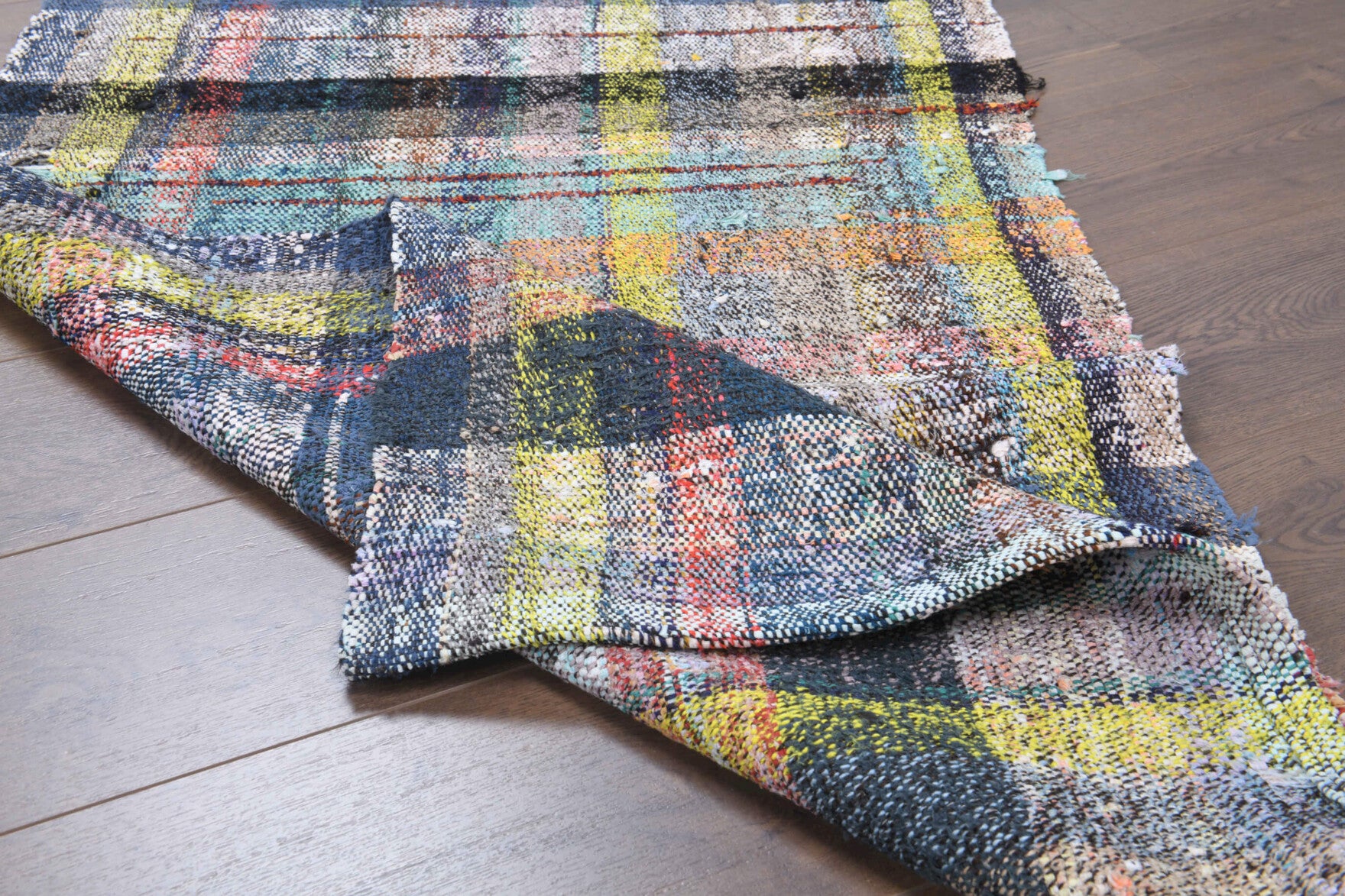 Menekseisik – vintage checkered runner for living room or hallway, 2'7" x 7'8" (80x234 cm)