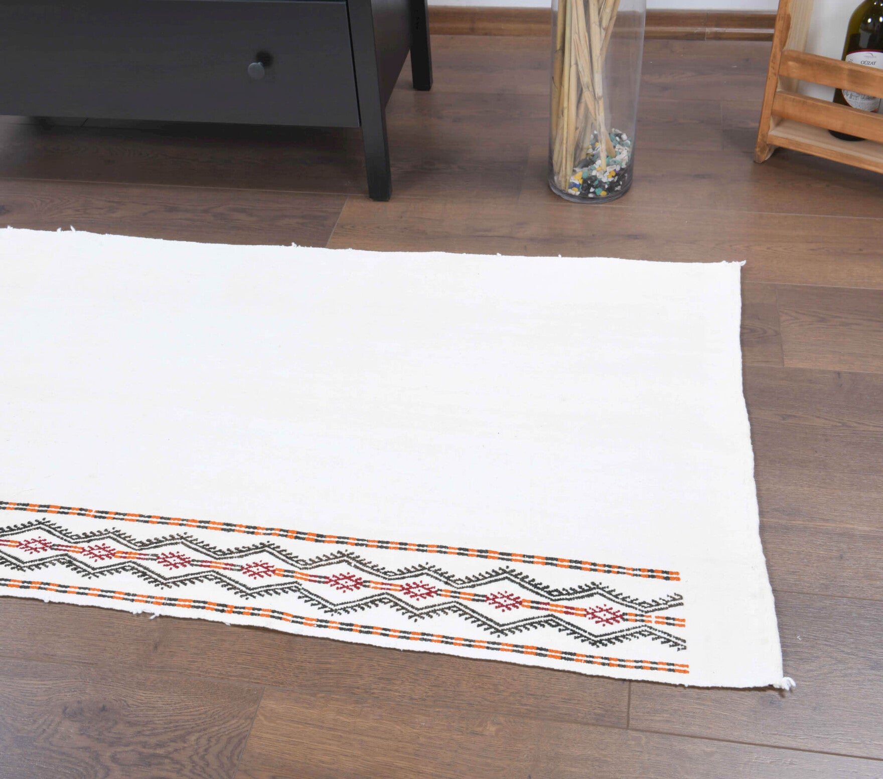 Authentic Anatolian vintage kilim rug (1960s) – one-of-a-kind at Fame Rugs