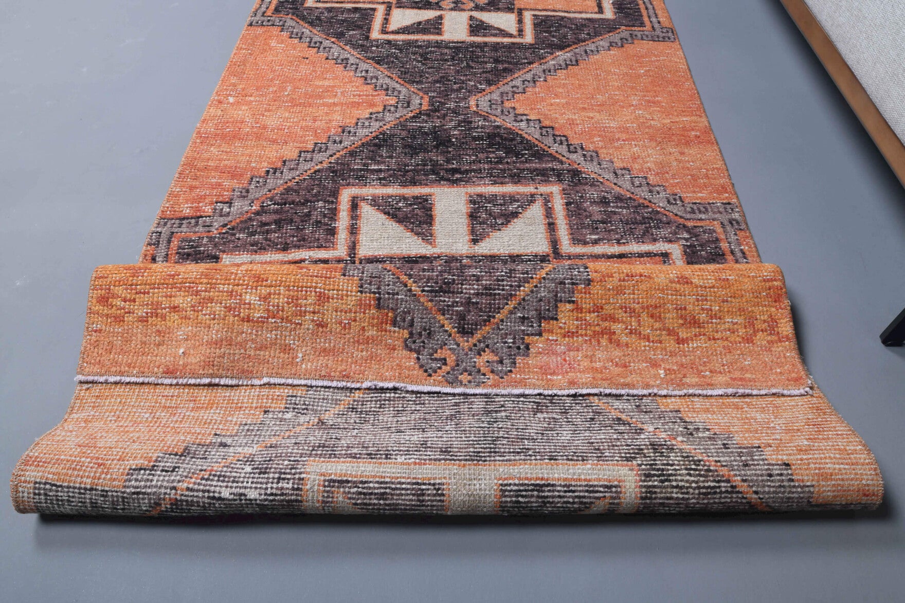 Hand-crafted Anatolian vintage runner Eumorphe in wool, 1970s