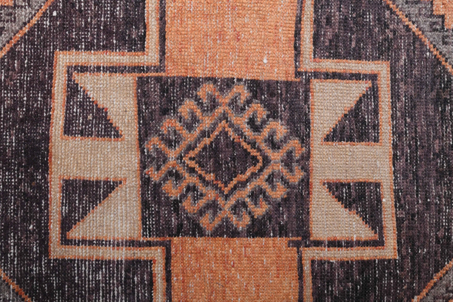 Eter – vintage geometric runner for living room or hallway, 3'2" x 11'5" (96x348 cm)