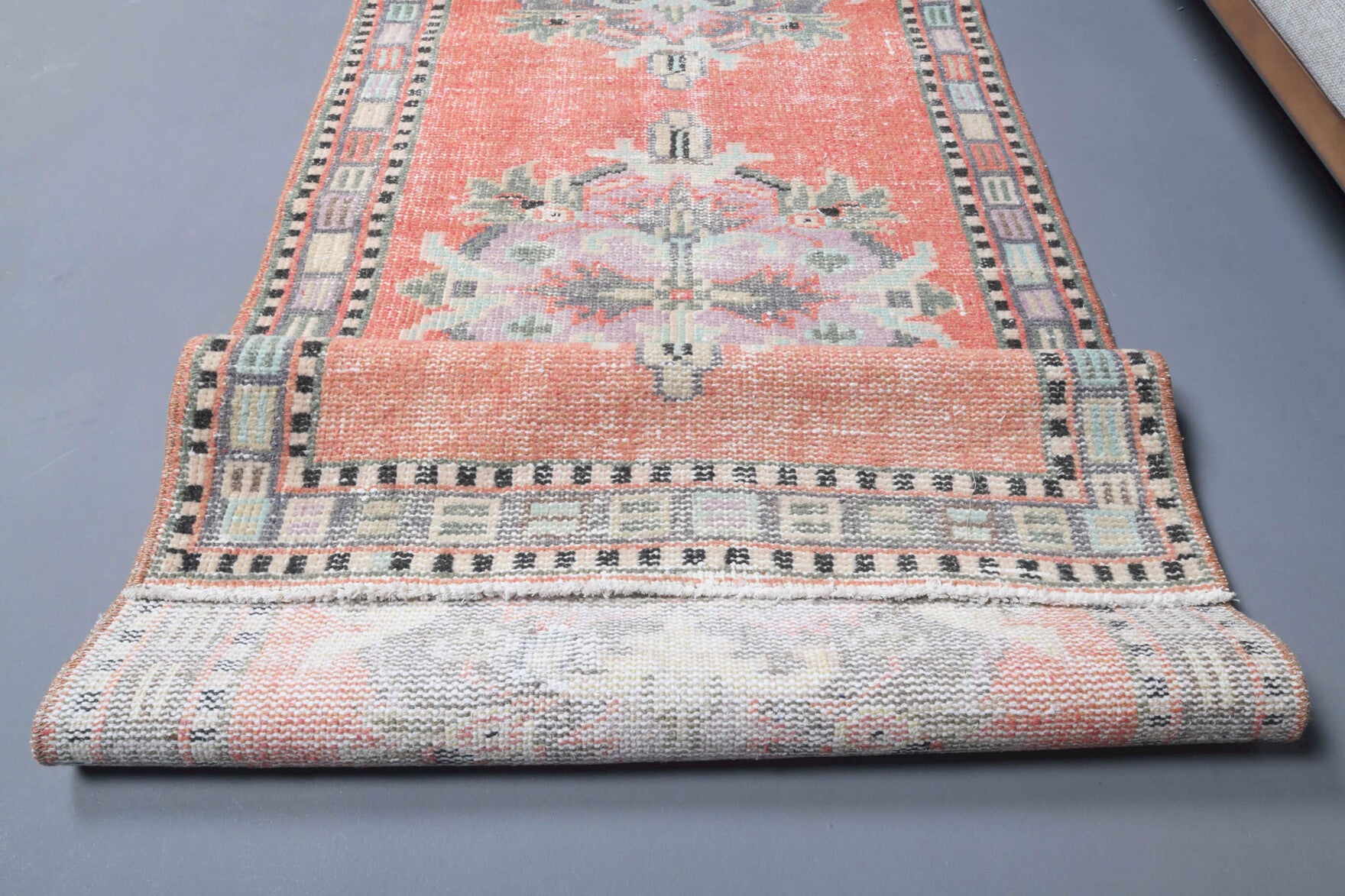Hand-crafted Anatolian vintage runner Elounda in wool, 1970s